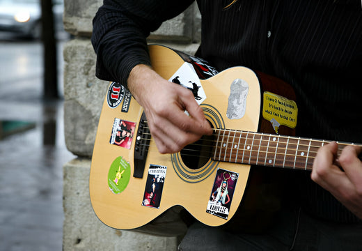 5 Things to Look For When Buying an Autographed Guitar