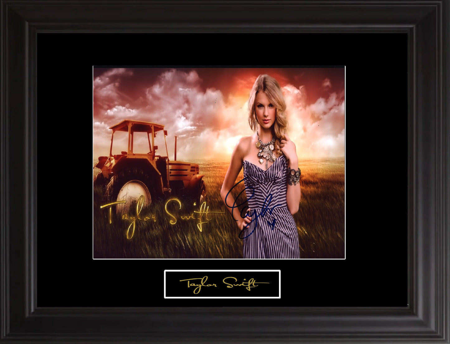 Taylor Swift Autographed Photo - Zion Graphic Collectibles